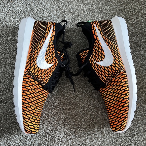 Nike Roshe NM Flyknit - Picture 3 of 7